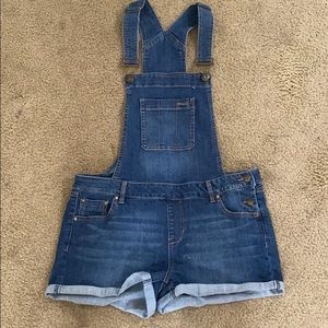 Overall shorts